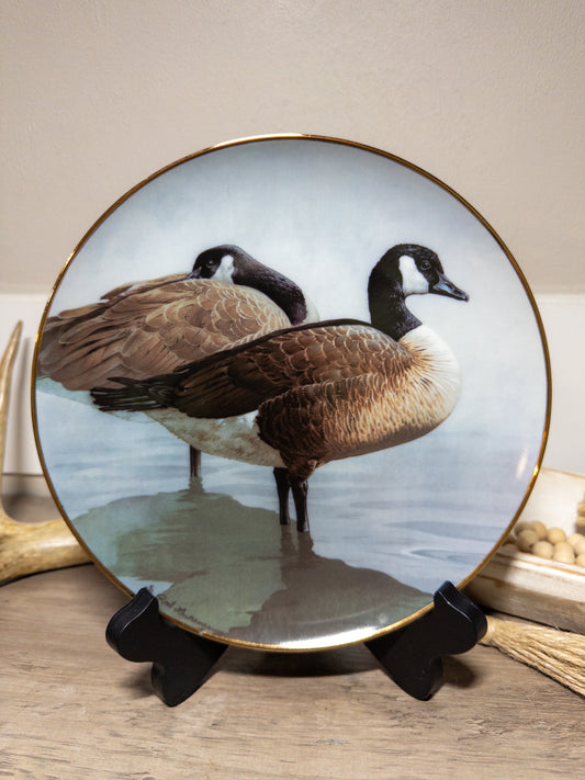Vintage Canada Geese collector plate by Rod Lawrence, 9-inch American Waterbirds ceramic plate with detailed waterfowl artwork.